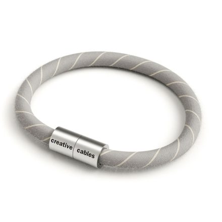 Bracelet with matte silver magnetic clasps and ERD22 cable
