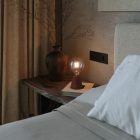 Portable and rechargeable Cabless01 LED lamp with G125 Globe bulb