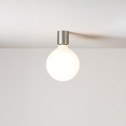 Metal wall lamp with porcelain-effect spherical bulb