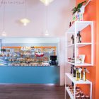 Glossy fire-red and optical white zigzag textile cable – The original Creative-Cables – RZ09 round 2x0.75 mm / 3x0.75 mm